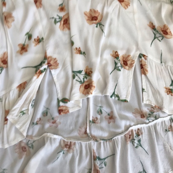 STUNNING FOREVER 21 FLORAL TOP🌻 - Picture 7 of 9